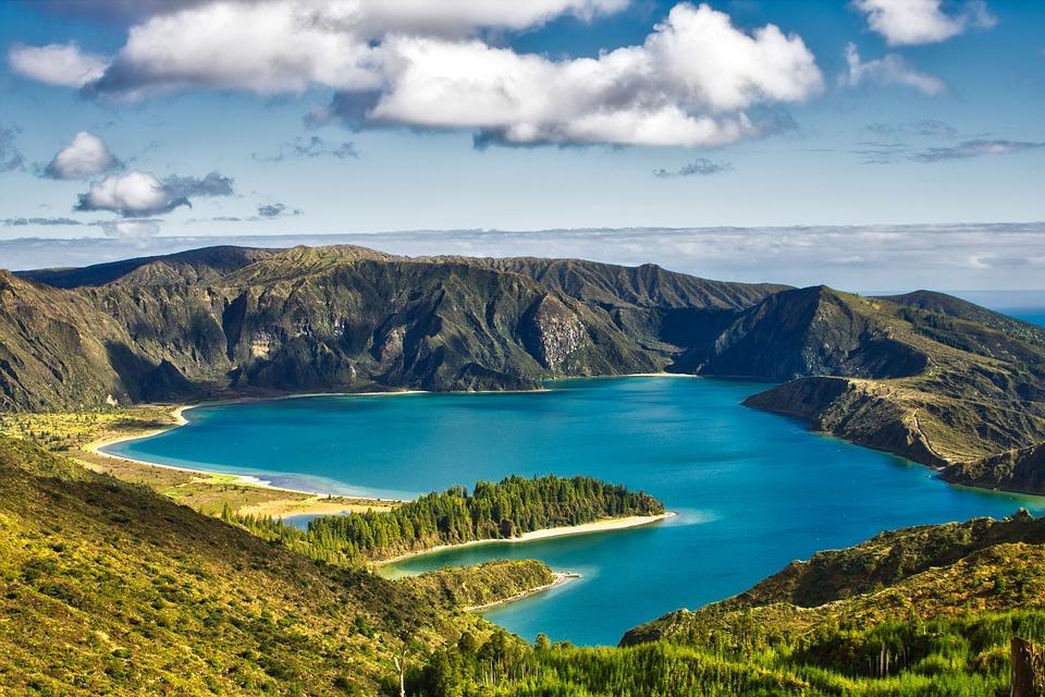 TREKKING ALLE AZZORRE DA TERCEIRA A PICO Un trekking tour alle isole Azzorre, che pur essendo portoghesi, hanno poco da spartire con la nazione a cui appartengono.