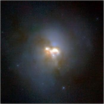 L Evoluzione delle Galassie Negli ammassi ricchi sono frequenti le collisioni e le fusioni tra galassie che inducono forti starburst; distruggono i dischi delle spirali; spazzano via il gas e la