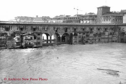 FIRENZE 1966 : non esisteva alcun sistema o rete di monitoraggio che poteva permettere di prevedere l esondazione.