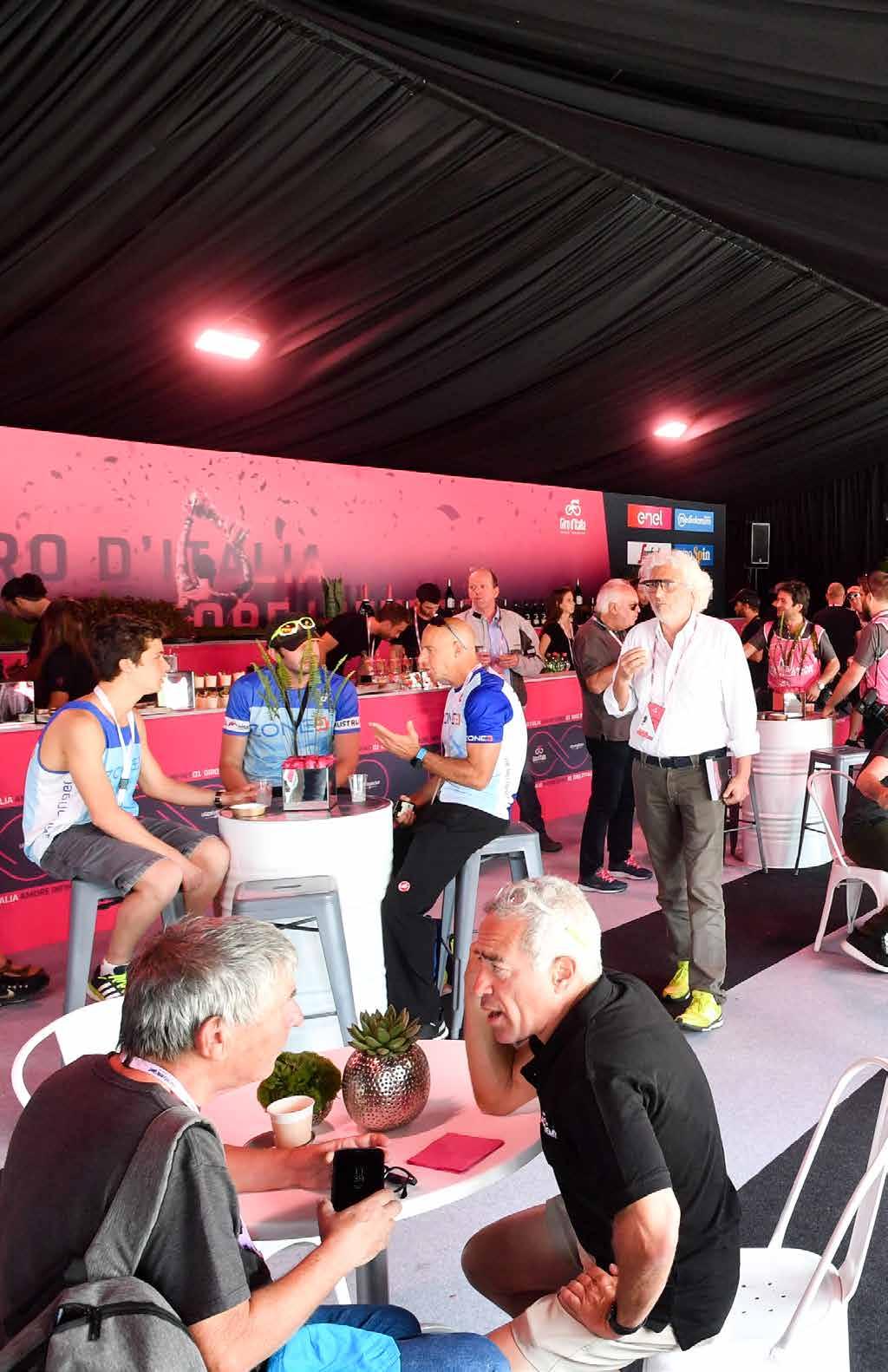 HOSPITALITY AREAS FINISH LINE PACKAGES A set of enclosed hospitality areas on the finishing straight. Differenti aree hospitality situate sulla linea dell arrivo.