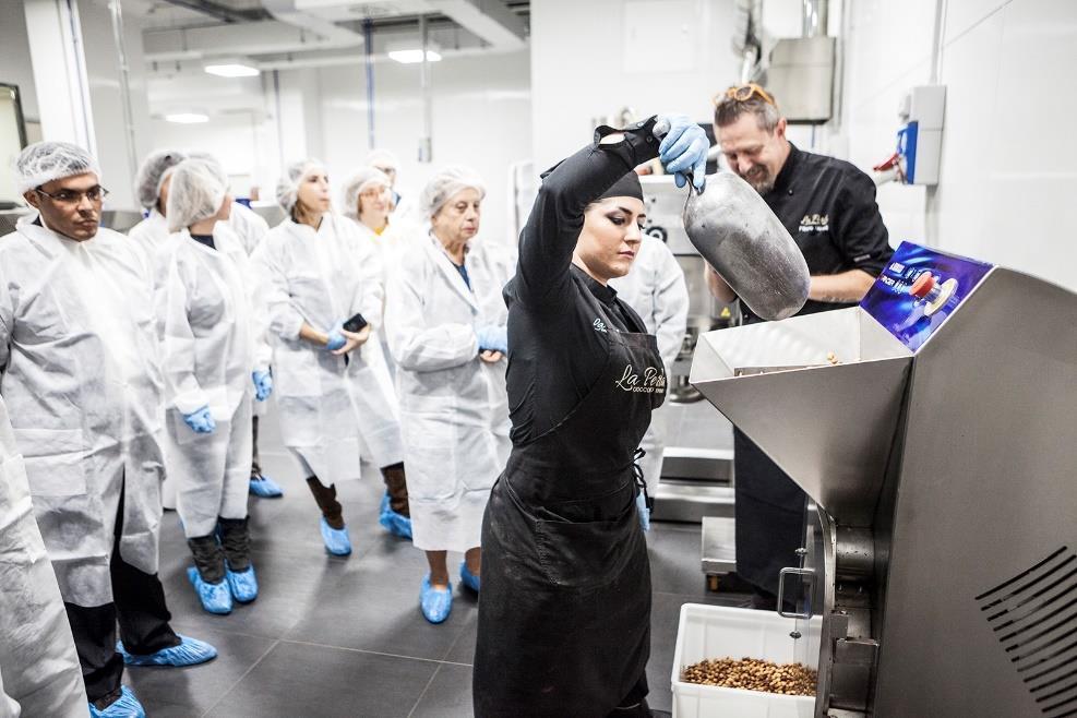 Visite al laboratorio Vuoi vivere una giornata da maestro cioccolatiere ed esplorare il percorso dalla materia prima alle golosità che hanno reso La Perla di Torino amata nel mondo?