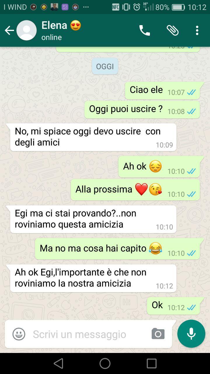 Elena ha frainteso il messaggio di Egidio. Ciò dimostra che il linguaggio delle emoticon ha un discreto grado di convenzionalità: per potersi capire bisogna accordarsi sul loro significato.