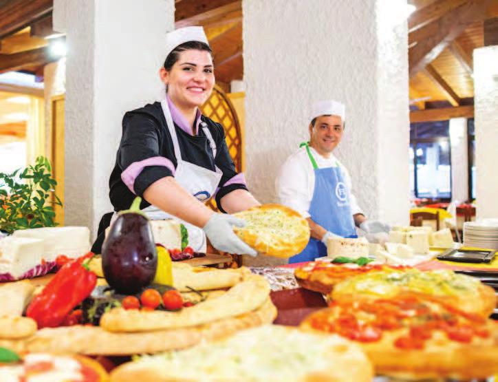 Situato nel cuore della struttura, il ristorante propone un servizio a buffet per colazione, pranzo e cena, dove gustare pietanze della cucina mediterranea sapientemente preparate dai nostri chef.