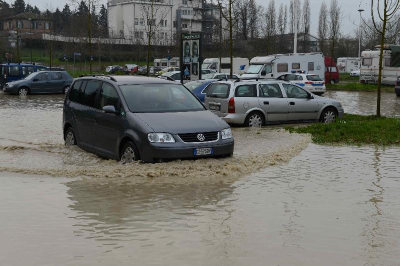 Nel Reggiano sono state transennate alcune zone nei pressi del Tresinaro in piena. Figura 9: Il Tresinaro nel Reggiano.