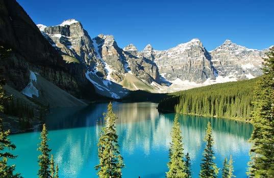 Partenza verso il Parco Nazionale di Banff, primo parco canadese, ammirando la sua maestosa natura e le vette che colmano presto l orizzonte.