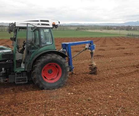 Planting of plants After finishing the preparation of the ground, we proceed to the tracking system in relation to the chosen planting layout (distance between the rows of plants and distance on the