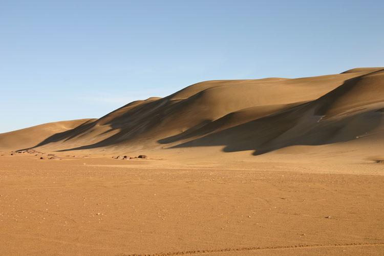 COME E FATTA LA LUNA? LA LUNA E COME UN DESERTO.