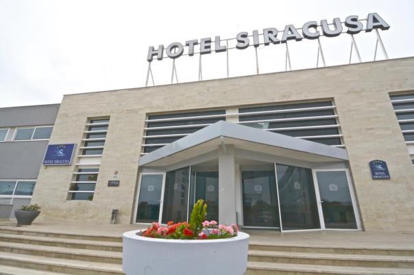 Hotel Siracusa TRIPADVISOR Contrada Spalla snc, 96010 Melilli Siracusa +39 0931-16-28-820 info@hshotelsiracusa.
