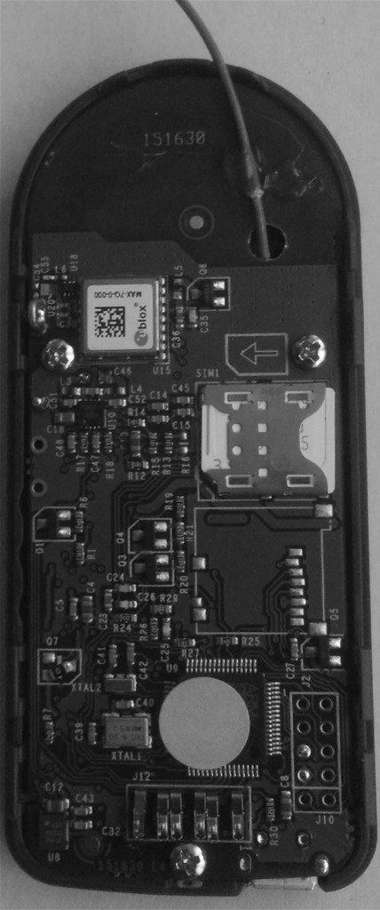 Inserire una micro SIM card (con PIN precedentemente disabilitato) nell