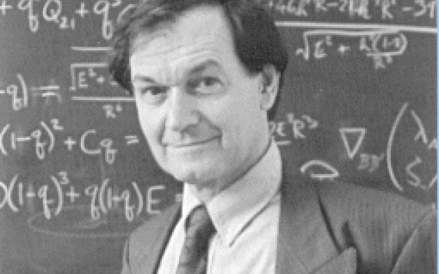 Il matematico, fisico, cosmologo Roger Penrose (nato nel 1931).
