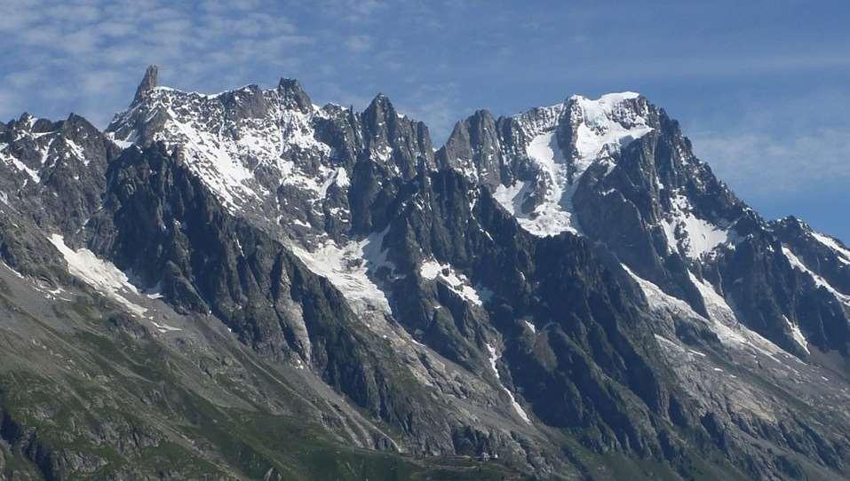 Affinchè si formi un ghiacciaio è quindi necessario che si accumuli della neve - condizioni topografiche locali che