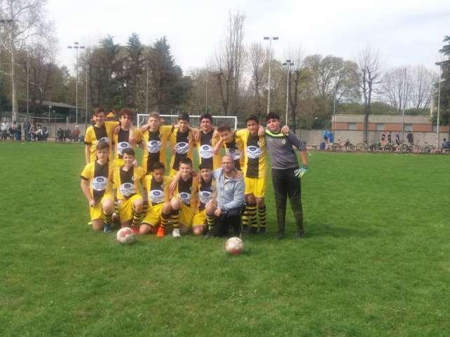 Raffaella Scarica ESORDIENTI 2005 PUNTI LEGNARELLO SSM ACCADEMY LEGNANO 1-2 ( 1-4) Di questo Derby Legnanese, raccontiamo una partita dove pur senza il portiere titolare, abbiamo dimostrato di tener