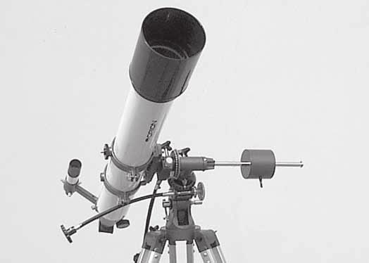 Telescopio puntato a nord. Figura 6c. Telescopio puntato a est. Figura 6d. Telescopio puntato a ovest. di ascensione retta finché la barra di contrappeso è orizzontale (parallela al terreno).