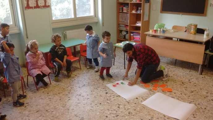 Alen è un bambino iracheno fuggito con la famiglia da Qaraqosh (Mosul), città in cui viveva, durante l attacco di DAESH (ISIS) e accolto in un campo profughi.