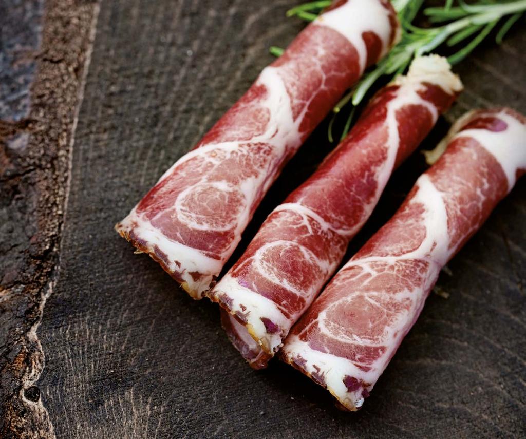 GRANDI SAPORI Non solo prosciutti, salami e salsicce: dal maiale nascono altre delizie ottenute da tagli particolari e lavorazioni tradizionali.