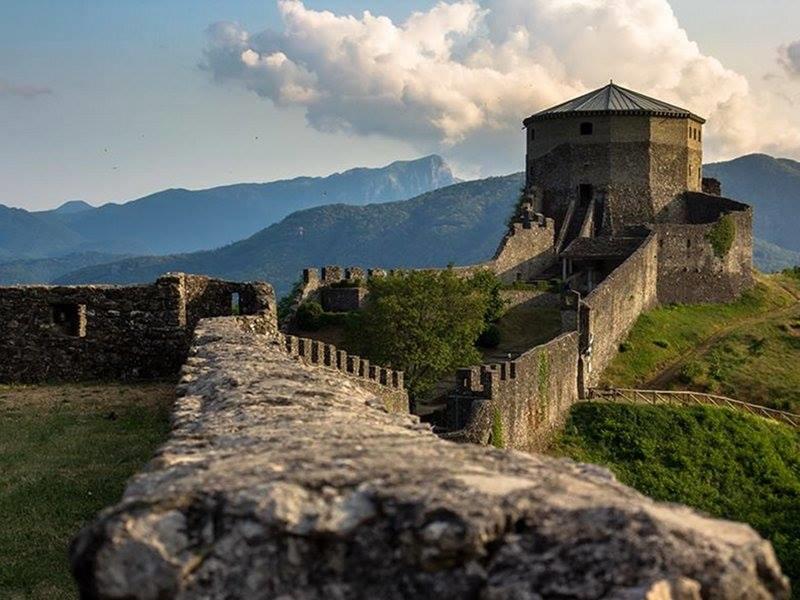 A seguire esplorazione del Villaggio per conoscere le strutture, gli spazi e le persone con cui vivremo la nostra avventura e breve escursione nei dintorni.