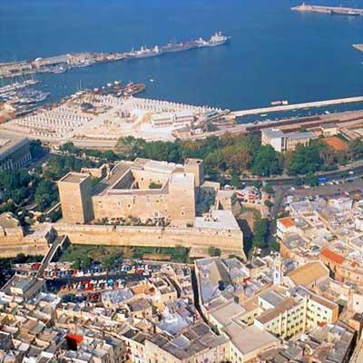 Un Forum per lo sviluppo della Smart City La città di BARI ha lanciato la sua candidatura ai bandi Smart City, un progetto europeo da 11 miliardi di euro che sceglierà le 30 città con le proposte