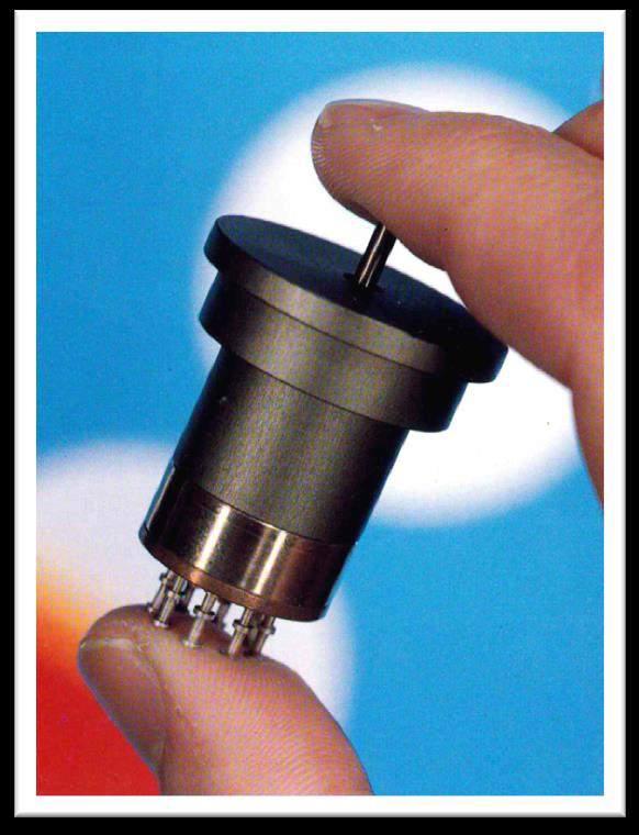 2. MINIATURE JOYSTICKS / JOYSTICKS MINIATURIZZATI ING EB215 TYPE I joysticks miniaturizzati sono dispositivi elettromeccanici, ad impiego manuale, che convertono la forza dell operatore in entrata in