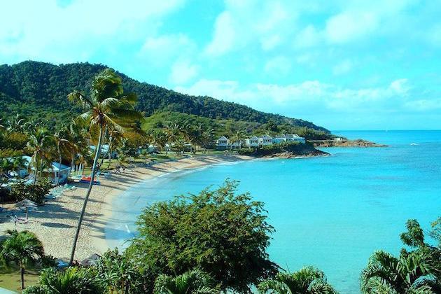 Cocos Hotel Resort e Villaggi - Usa, Antigua Annidato sulla scogliera che domina le acque turchesi dei Caraibi, COCOS Hotel fornisce un servizio personale d'eccezione in un autentico scenario