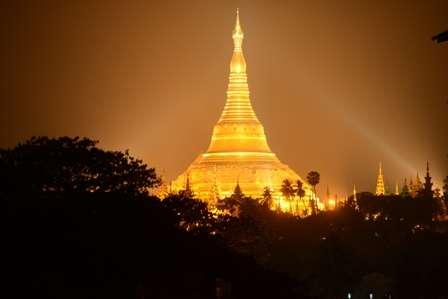 descriveva così: "La Shwedago Arrivo all'aeroporto internazionale di Yangon - trasferimento in hotel (pranzo libero) - tour di Yangon: fu fondata nel 1755 ed è una delle più affascinanti città