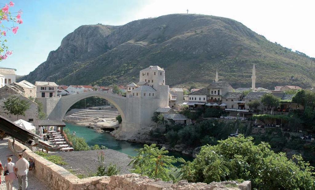 Il ponte di Mostar ricostruito con contributi italiani erano poste sotto il comando del Presidente della Repubblica e potevano inoltre intrattenere rapporti di collaborazione con Belgrado.