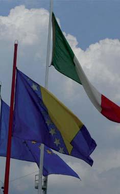 Proclamata l indipendenza nel 1992, la Bosnia Erzegovina adottò una nuova bandiera sulla quale era raffigurato un fiordaliso, simbolo della dinastia dei Kotromani che nel XIV Secolo costituì un Regno