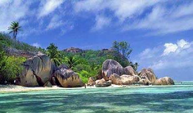 Mini Crociera alle SEYCHELLES - 4 giorni / 3 notti Praslin - Mahè Mini Crociera di 4 giorni/ 3 notti Programma crociera: PRASLIN MAHE 1 giorno: Baie St.