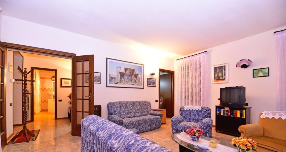 ZONA VALENZA BASSIGNANA BASSIGNANA rif. 2519 Mq 225 Bassignana - Casa di ampia metratura disposta su due livelli oltre il sottotetto. Zona giorno con cucina abitabile, ampio soggiorno e bagno. Al p.