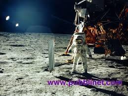 Un viaggio emozionante nello spazio Nell'anno 1969 l'uomo ha messo piede sul suolo lunare.