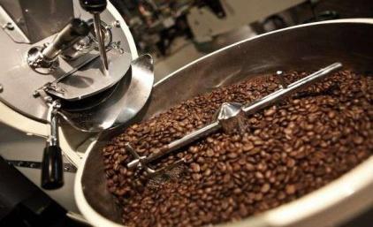 IL PROCESSO PRODUTTIVO Il processo produttivo del nostro caffè inizia dalla scelta delle piantagioni origine del caffè verde, le piantagioni da dove acquistiamo il caffè di varietà Arabica si trovano