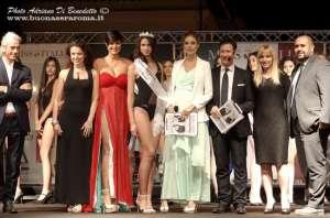 In giuria, presieduta dalla Miss Italia 2015 Alice Sabatini, la stilista Maria Celli, il cestista della Virtus Roma Gabriele Benetti, il giornalista RAI Amedeo Goria, la conduttrice TV Sara De