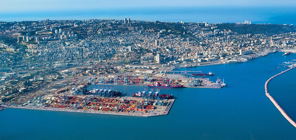 Il porto di Haifa Il porto leader d Israele La posizione d Israele e dei suoi porti, all estremità orientale del Mar Mediterraneo, accanto al Canale di Suez, attrae verso di essa le principali linee