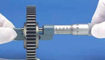 di misura 5-10 N Dotazioni Fornito completo di scatola, chiave di regolazione 14.5 2.5 15 14.5 12.5 101 ø15 ø16 2 Micrometri per boccole Serie 147 Con gola extrapiatta.