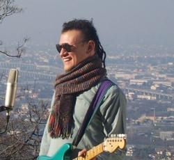 JOE PETROSINO - PREMIO DEL PUBBLICO WEB Luca Petrosino, in arte Joe, è un artista campano. E chitarrista e voce solista della JoePetrosino Rockammorra band.