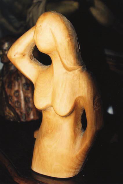 1947 SCULTURA (Figura di donna che si tocca i capelli) s 191 Legno di ciliegio intagliato a tutto tondo