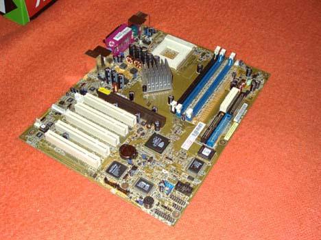 Esempio di mother board Asus A7N8X Deluxe Specifications http://www.asus.it/products/proindex.