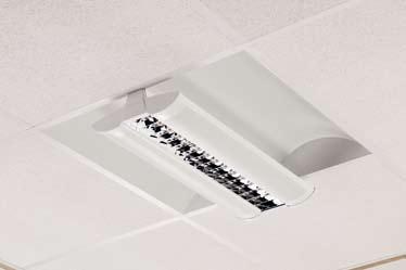 soffitto, riduce l impatto visivo nell ambiente e rende l apparecchio adatto a soffitti bassi.