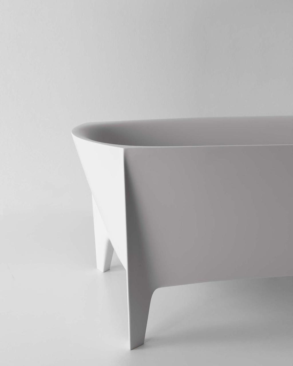 EDONIA _2014 design Mario Ferrarini Una forma inedita, una base rettangolare che viene plasmata e stirata per modificarne la percezione e rendere meno statica la composizione.