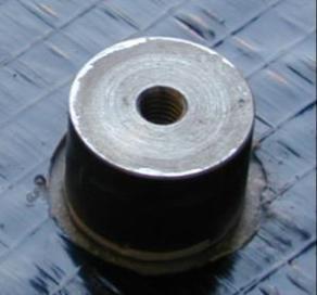 Viene eseguita utilizzando piastre circolari in acciaio di spessore 20 mm e con diametro pari ad almeno 3 volte la dimensione caratteristica dell inerte del calcestruzzo del substrato, e