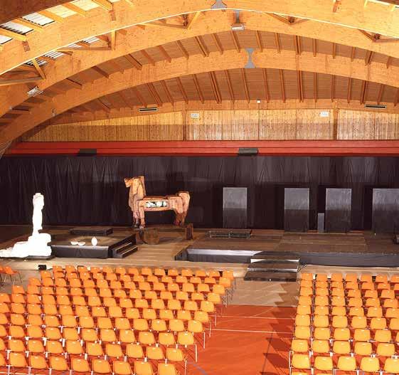 La scenografia al Palazzetto dello Sport per la