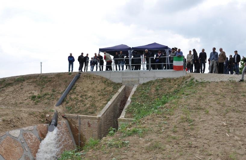 ) ha lo scopo di collegare il sottoposto bacino idrografico consorziale, che fa capo all omonimo canale, per consentirne lo scarico, in condizioni normali, nell asta principale del fiume.