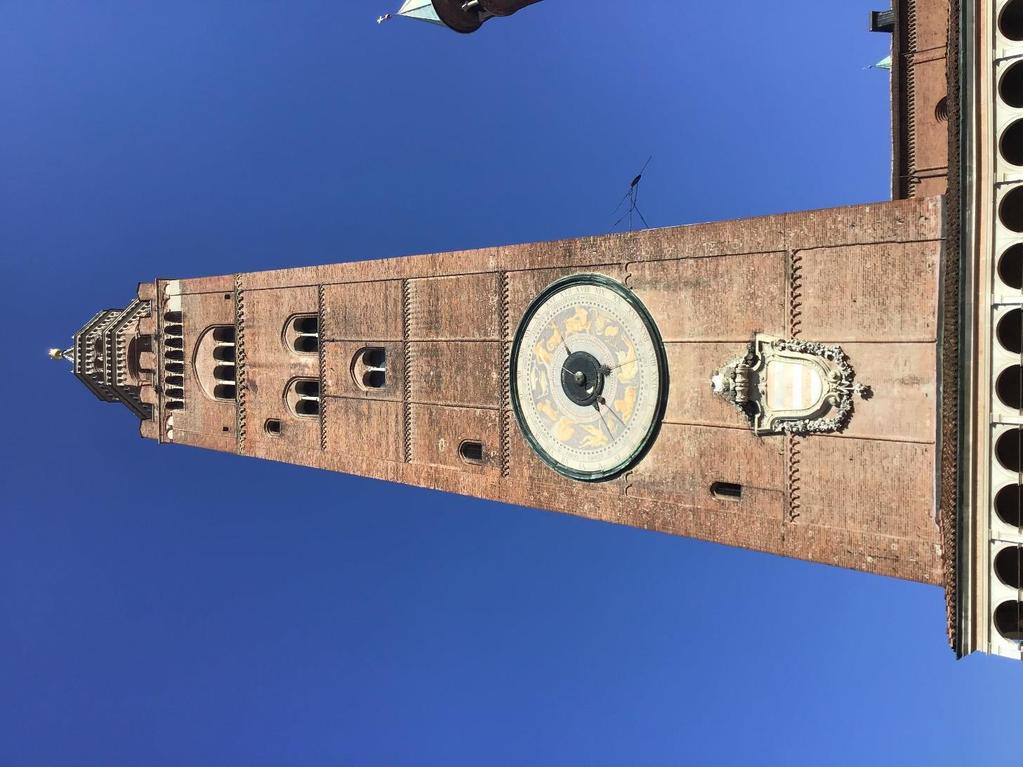 Era un mercante ricco che scelse di diventare povero per aiutare i bisognosi. La sua statua si trova sulla facciata del Duomo di Cremona. 3.