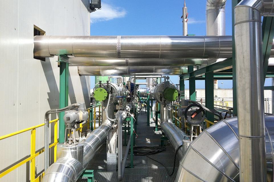 Impianto biomasse 32 EPCM e Owner Engineering CARATTERISTICHE Contratto EPCM per il revamping dell impianto a biomasse. (OE) Potenza nominale 27 MW elettrici.