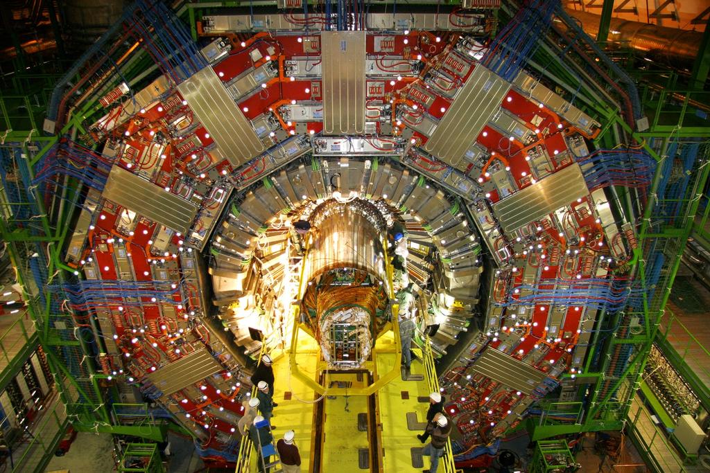 Il rivelatore CMS al CERN ha una massa di 12500 tonnellate