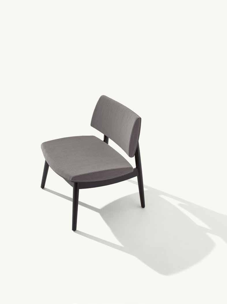 to-kyo design Makio Hasuike & Co., 2014 540 541 TE > Sedia con telaio a 4 gambe in faggio. Sedile e schienale in tessuto. > Chair with beech wood frame, 4 legs. Upholstered seat and back.