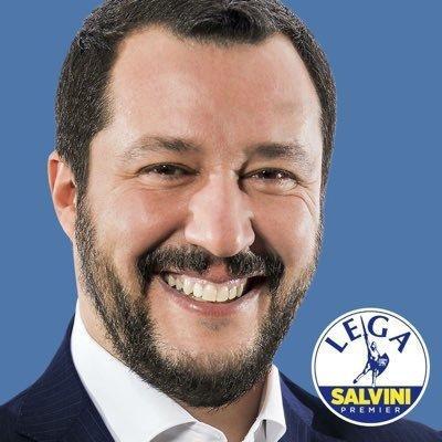 SOCIAL MEDIA & POLITICA Salvini 321 60 ore di trasmissione 14 video nei soli 2 ultimi giorni di campagna (oltre 3 ore) Di Maio 196 18 video hanno superato il
