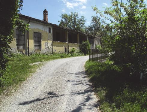 Alla percezione dell area dalla SS62 della Cisa si in frappone l area militare NATO, sostanzialmente libera da edifici, già presente peraltro nel momento di apposizione del vincolo).