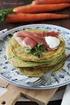 Pancakes salati con ciuffi di carota e yogurt, ricetta di Taste & More